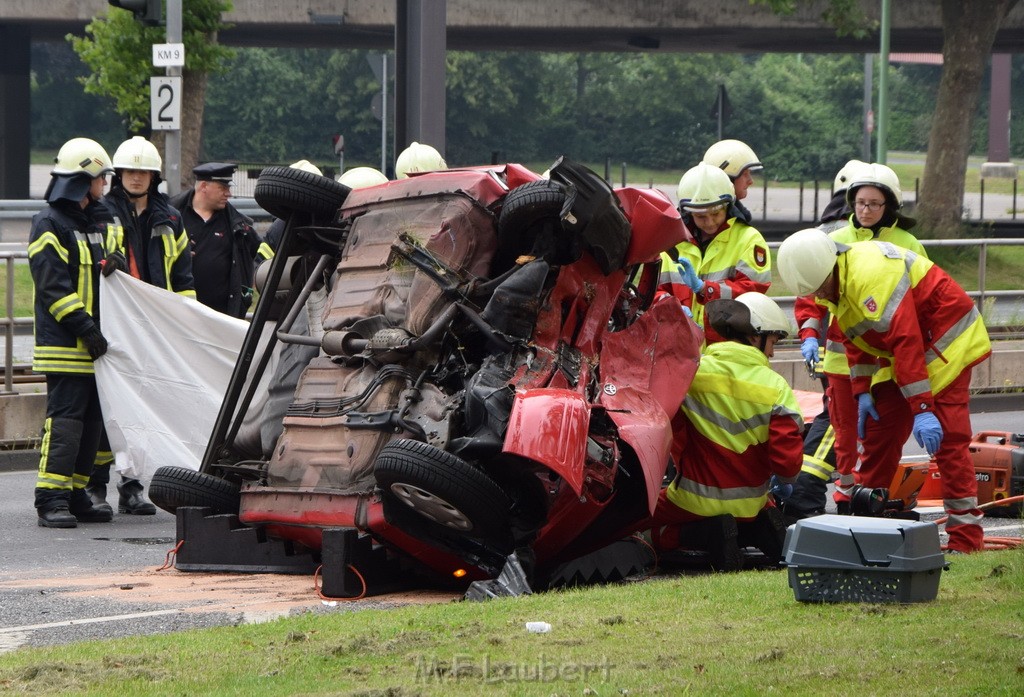 Schwerer VU Pkw Baum Koeln Deutz Messekreisel P032.JPG - Miklos Laubert